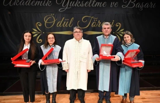 ZBEÜ'de Ödül Töreni Düzenlendi
