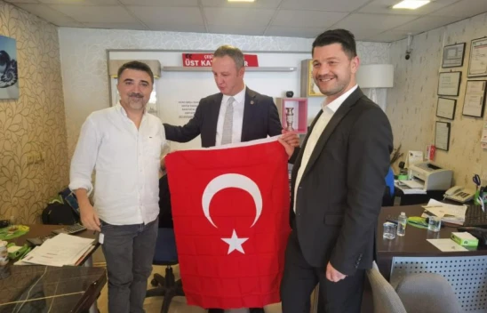 Zonguldak'ta 2 bin adet bayrak dağıtıldı