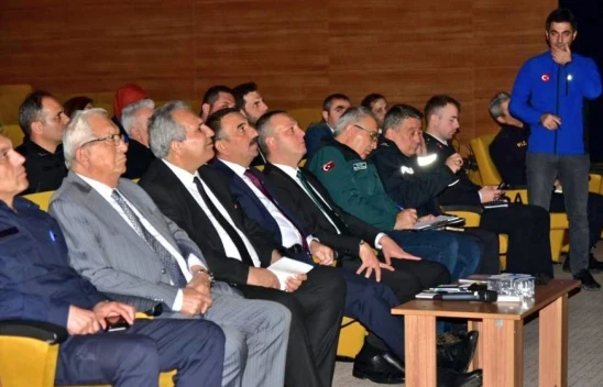 Zonguldak'ta Beklenen Fırtına Öncesi Alınacak Tedbirleri Görüştüler