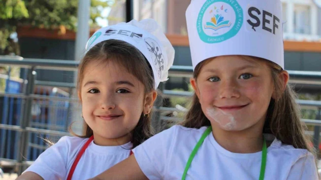 Minikler Hamur Açtı