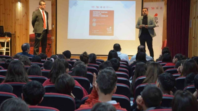 'Asrın Felaketi'nin Yıl Dönümünde Öğrencilere Deprem Eğitimi