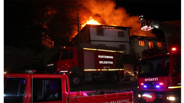 2 EV TAMAMEN, 2 EV KISMEN YANDI