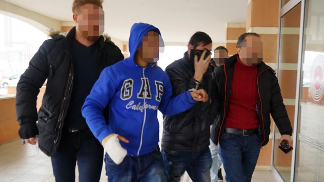 5 iş yerini soyan hırsızlar yakalandı