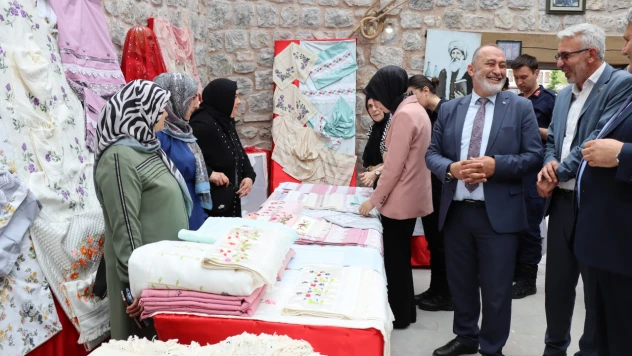 1 Yılın Emeği Sergilendi