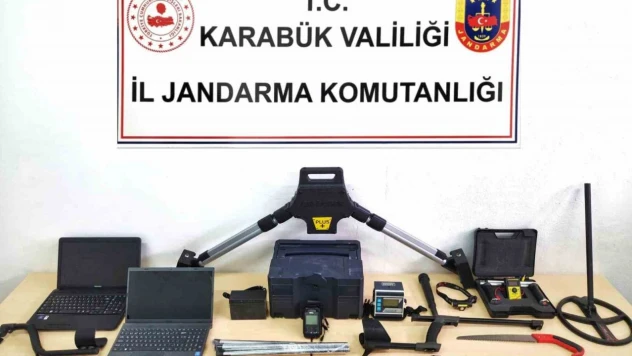 Define Ararken Yakalandılar