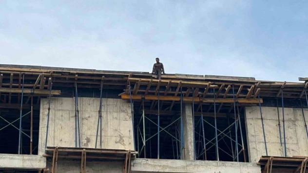 4 Aydır Maaş Alamayan İşçiler, Çatıya Çıktı!