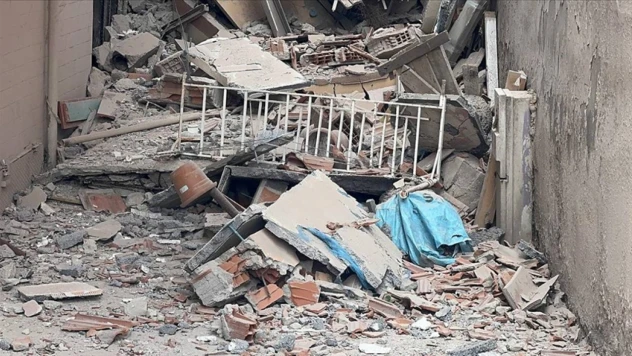 5 Katlı Apartman Yıkım Sırasında Çöktü