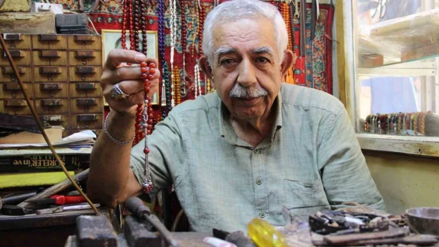 57 Senedir Gümüşü Sanata Dönüştürüyor