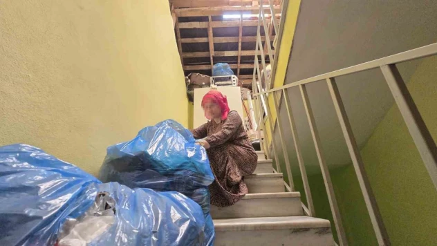 Evden Tahliye Edilen Kadın Çatıya Sığındı