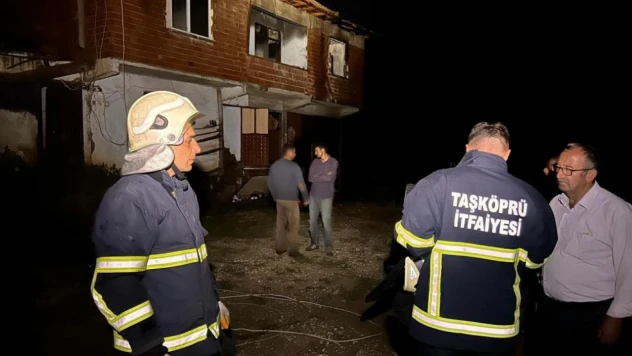 İki katlı ev kül oldu