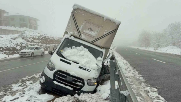 Ağaçlar Devrildi Yol Kapandı