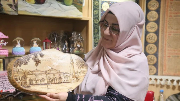 Ahşabı sanat eserine dönüştürüyor