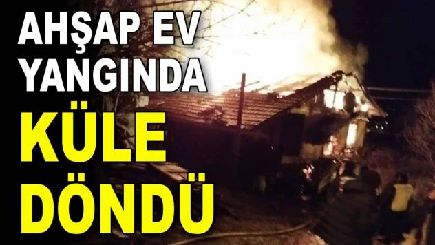 Ahşap Ev Yangında Küle Döndü