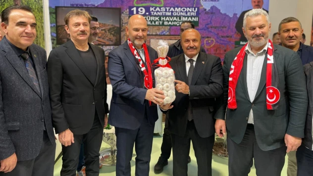 AK Parti İstanbul Milletvekili Süleyman Soylu, Taşköprü Standını Ziyaret Etti