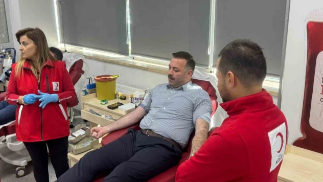 AK Parti Teşkilatı Kan Bağışında Bulunarak Hayat Kurtardı