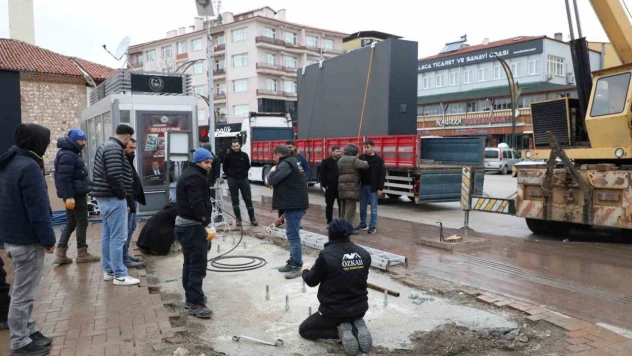 Alaca Cumhuriyet Meydanı'na Dev Led Ekran Kuruldu