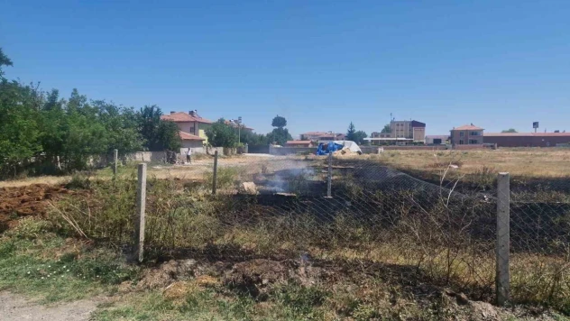 Alaca'da Boş Arsada Yangın Paniği