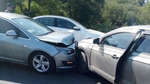 Alaplı'da 2 Otomobil Kafa Kafaya Çarpıştı