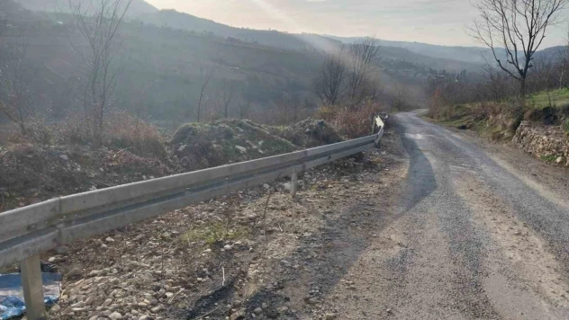 Tehlikeli Yollara Çelik Bariyer Yerleştiriliyor