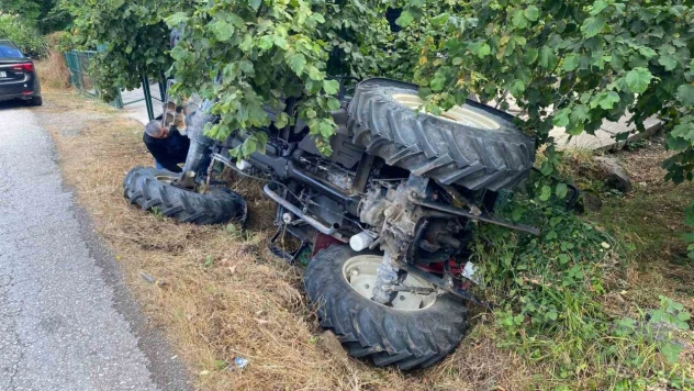 Alaplı'da Traktör Devrildi