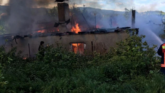 Alevler Evi Kül Etti