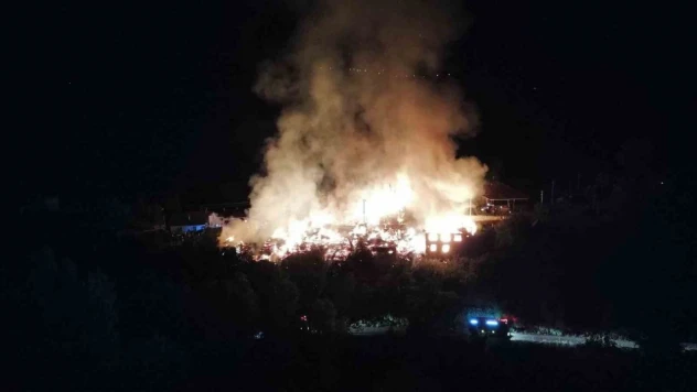 Alevler Geceyi Böyle Aydınlattı
