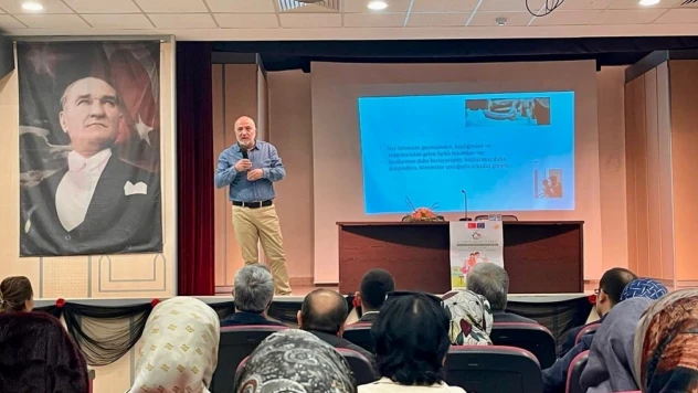 Anne İle Babanın Çocuktaki Etkisi Anlatıldı