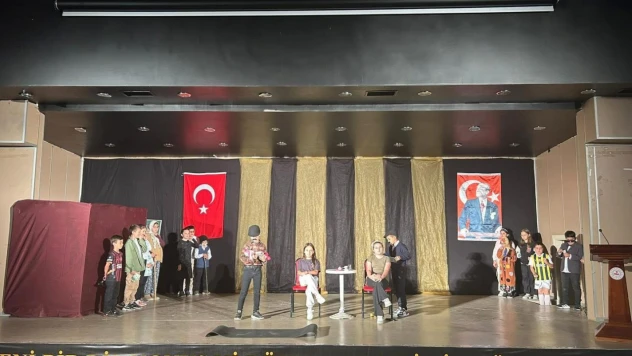 Araç'ta İngilizce Tiyatro Gösterisi Büyük Beğeni Topladı
