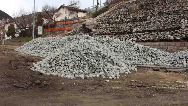 Asfaltın yerini Türk taşı alacak