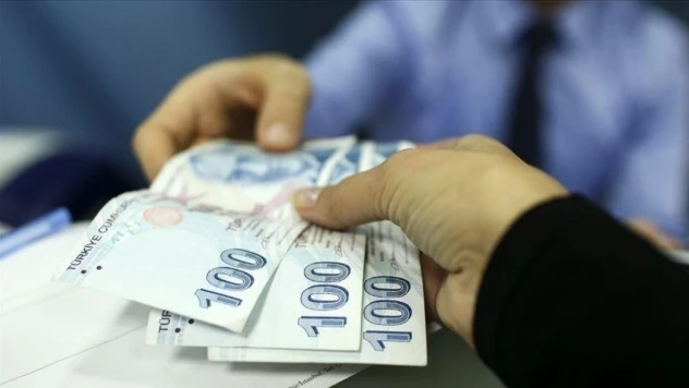 Aylıklar Hesaplara Yatırıldı