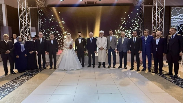 Ayşegül İle Muzaffer Evlendi