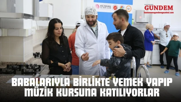 Babalarıyla Birlikte Yemek Yapıp Müzik Kursuna Katılıyorlar