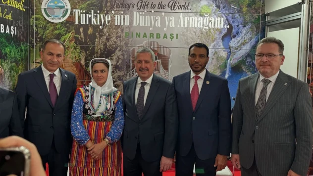 BAE Ankara Büyükelçisi Al Dhaheri, Pınarbaşı Standını Ziyaret Etti