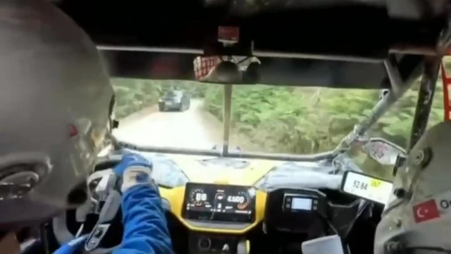 Baja Yarışında Sivil Araç Tehlike Saçtı