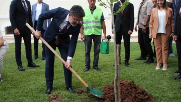 Bakan Yumaklı: '517 Milyon Adet Tohum Ve Fidanı Toprakla Buluşturduk'