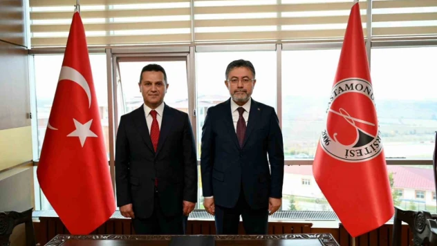 Bakan Yumaklı, Rektör Topal'dan Çalışmalarla İlgili Bilgi Aldı