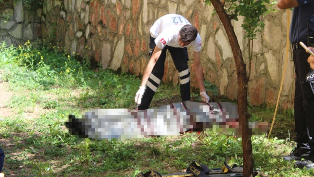 Balkondan düşen yaşlı adam hayatını kaybetti