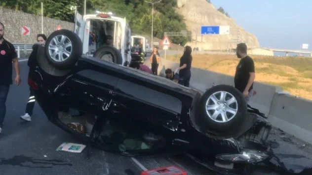 Bariyere Çarpan Otomobil Takla Attı: Çok Sayıda Yaralı