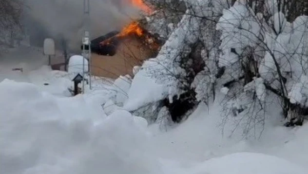 Bartın'da 1125 Metre Rakımda Çıkan Ev Yangını Korkuttu