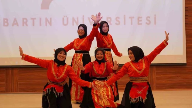 BARÜ'de Farklı Kültürler Bir Araya Geldi