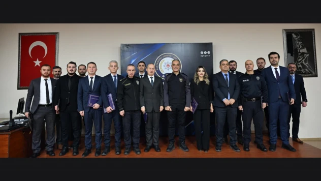 Başarılı Personellere Başarı Belgesi Verildi