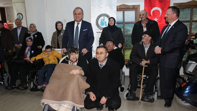 Başkan Babaş 12 engellinin daha yüzünü güldürdü