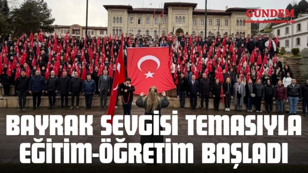 Bayrak Sevgisi Temasıyla Eğitim-Öğretim Başladı