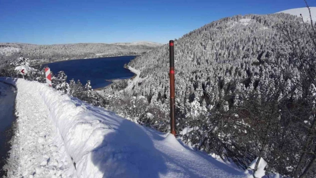 Beyaza Bürünen Abant'ta Kartpostallık Manzara