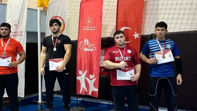 Bilek Güreşinde Türkiye Üçüncüsüyüz