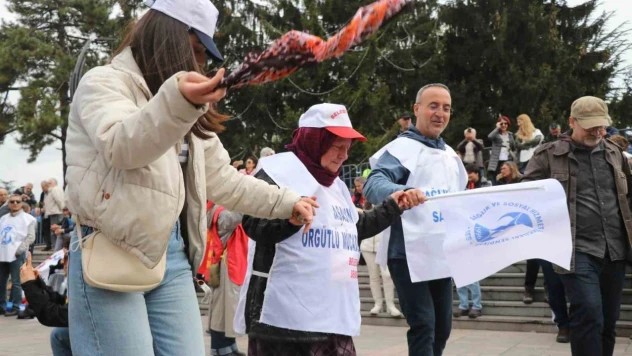 1 Mayıs'ı Halay Çekerek Kutladılar