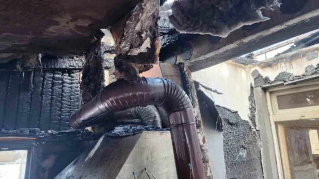 Bolu'da 2 Katlı Evin Üst Katı Küle Döndü