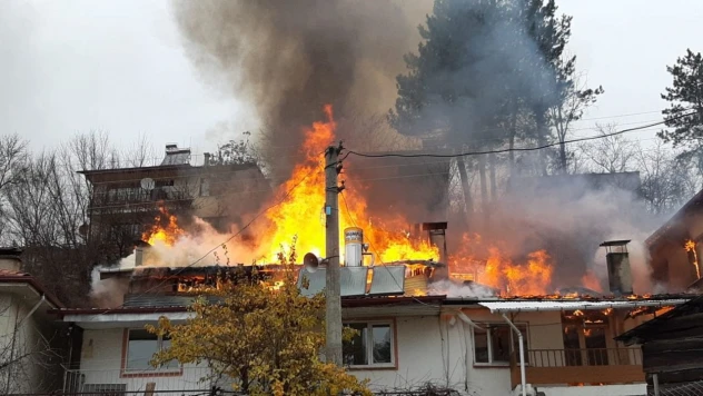 Bolu'da 4 Ev Alevlere Teslim Oldu