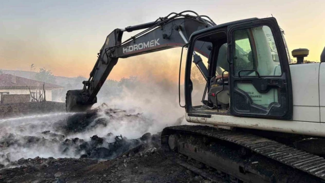 Bolu'da Alevler Önüne Gelen Yapıyı Küle Çevirdi!