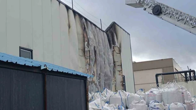 Bolu'da Fabrika Yangını Büyümeden Söndürüldü